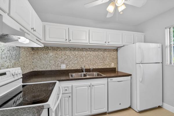 1432 S Lakeside Dr #4, Lake Worth Beach, Florida 33460, image 1