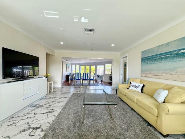 Kings Crown, 999 SE 6th Ter, Pompano Beach, Florida 33060, image 1