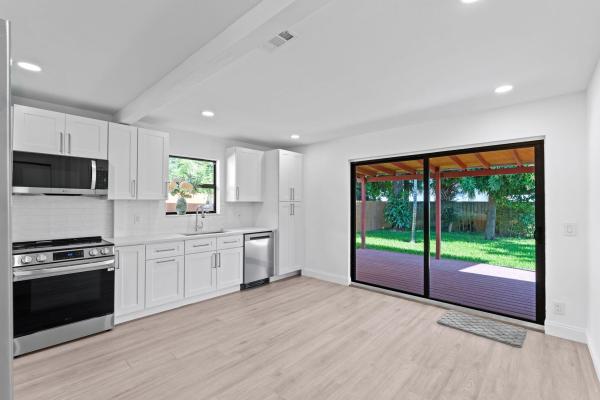 Central Oakland Park, 699 NE 40th St, Oakland Park, Florida 33334, image 2