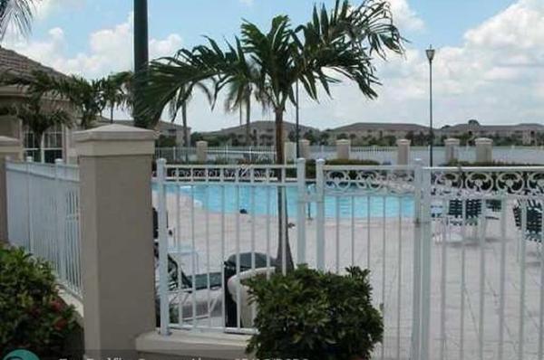 5055 Wiles Rd #302, Coconut Creek, Florida 33073, image 1