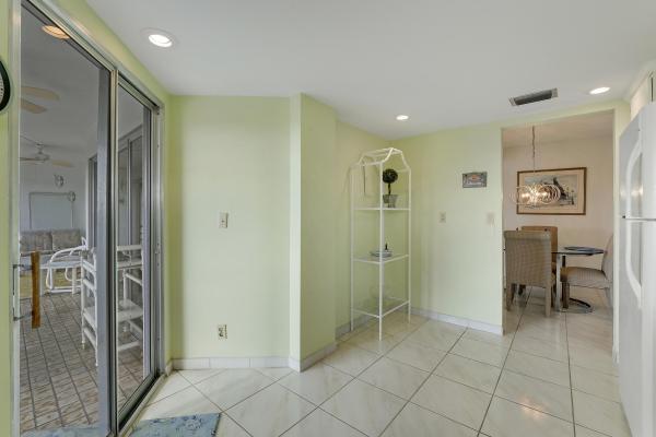 Poinciana Place 3, 3597 Birdie Dr #607, Lake Worth, Florida 33467, image 2