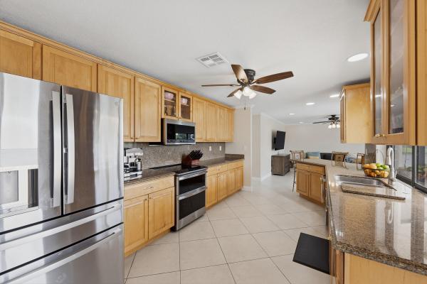 Oakwood, 10108 NW 1st Mnr, Coral Springs, Florida 33071, image 2