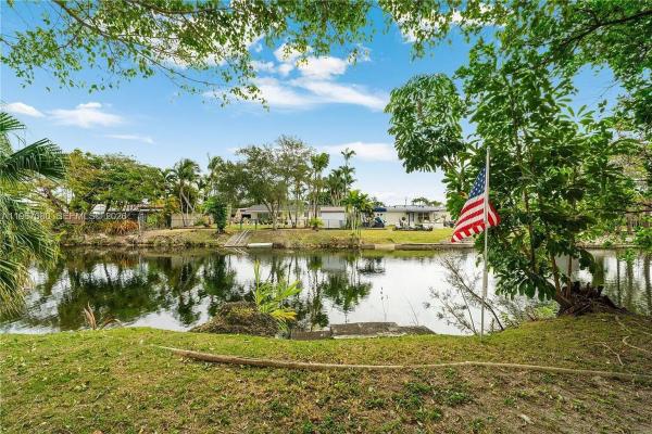 1401 SW 94th Ave, Unincorporated Dade County, Florida 33174, image 1