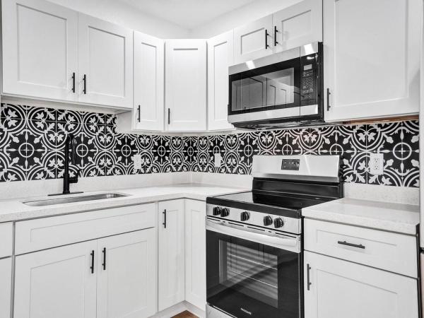 Central Oakland Park, 3661 NE 8th Ave, Oakland Park, Florida 33334, image 1