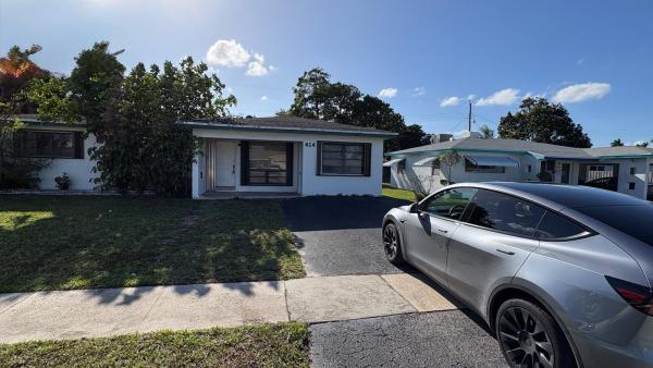 Orangebrook Golf Estates, 614 N 32nd Ct, Hollywood, Florida 33021, image 1