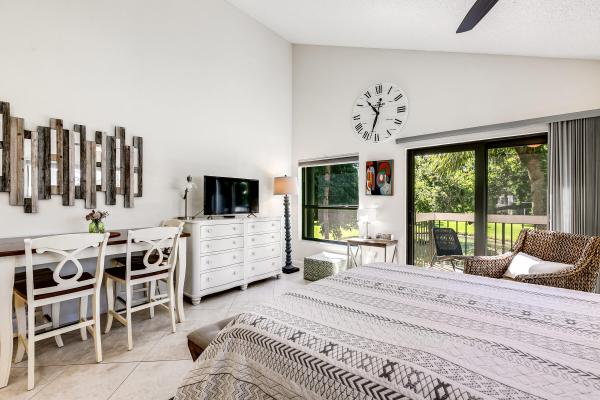 Tennis Lodges, 11863 Wimbledon Cir #526, Wellington, Florida 33414, image 2