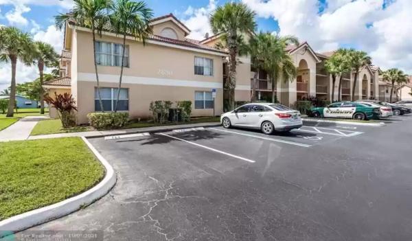 South Palm Place, 7630 Westwood Dr #313, Tamarac, Florida 33321, image 1