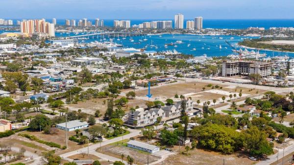 1102 W 11th St, Riviera Beach, Florida 33404, image 2