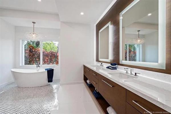 Yacht Harbor Estates, 2941 Lake Dr, Riviera Beach, Florida 33404, image 1