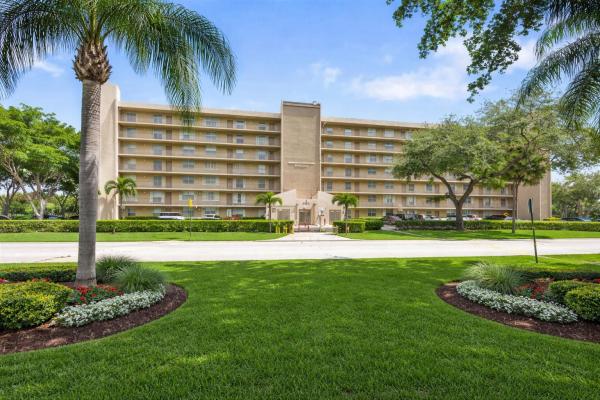Waters Edge Towers, 4570 NW 18th Ave #604, Deerfield Beach, Florida 33064, image 2