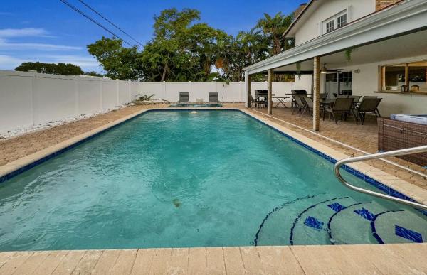 Imperial Point, 5940 NE 22nd Ave, Fort Lauderdale, Florida 33308, image 1