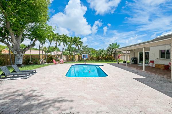 Amberwoods, 21521 E Hollandaire Dr Dr, Boca Raton, Florida 33433, image 1