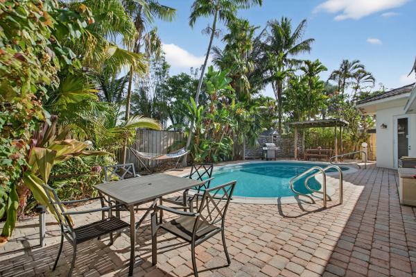 Coral Point, 2101 NE 25th St, Wilton Manors, Florida 33305, image 1