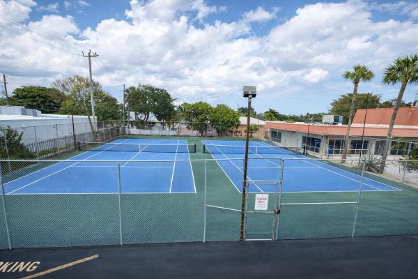 The Racquet Club, 809 W Oakland Park Blvd #K1, Oakland Park, Florida 33311, image 1