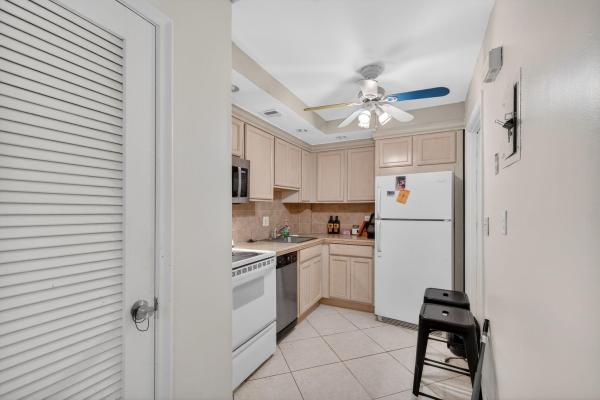 Manor Grove Village, 12 NE 19th Ct #118A, Wilton Manors, Florida 33305, image 2