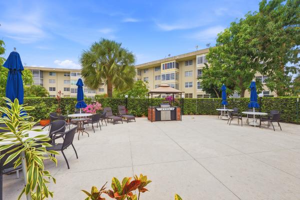 Lauderdale Oaks, 2991 NW 46th Ave #303, Lauderdale Lakes, Florida 33313, image 2