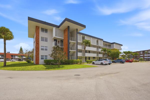 Lauderdale Oaks, 2991 NW 46th Ave #303, Lauderdale Lakes, Florida 33313, image 1