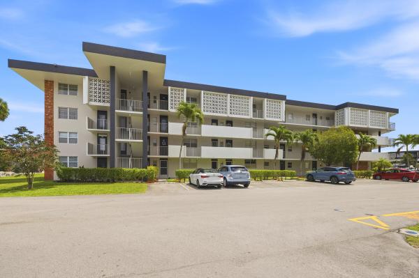 Lauderdale Oaks, 2991 NW 46th Ave #303, Lauderdale Lakes, Florida 33313, image 1
