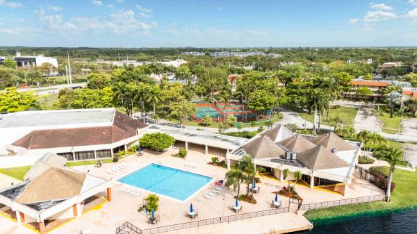 Sunrise Lakes 1, 2800 W Sunrise Lakes Dr #301, Sunrise, Florida 33322, image 2