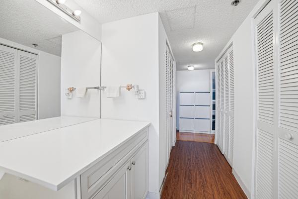 Winston Towers 600, 210 174th St #1110, Sunny Isles Beach, Florida 33160, image 1