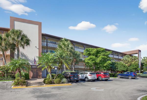 Portofino Village, 3203 Portofino Pt #L4, Coconut Creek, Florida 33066, image 2