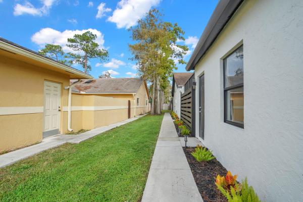 Sugar Pond Manor, 1344 Periwinkle Pl, Wellington, Florida 33414, image 1