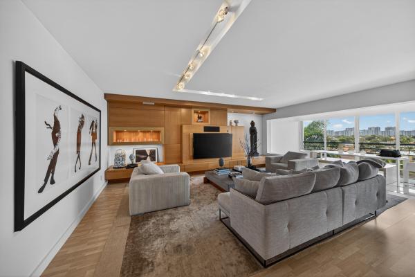 Winston House, 3050 NE 47th Ct #607, Fort Lauderdale, Florida 33308, image 2