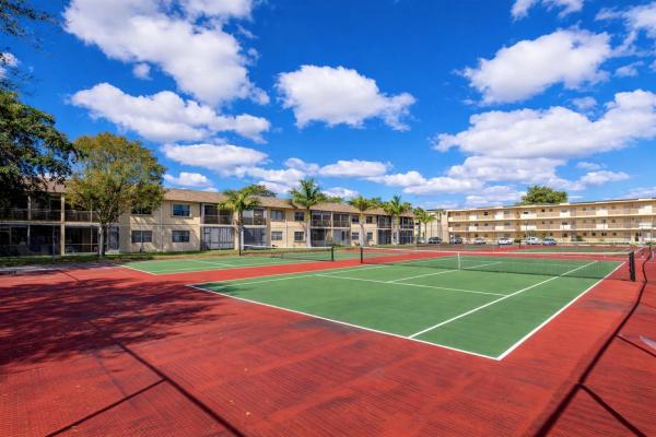 Cambridge House Of Carriage Hills, 300 Berkley Rd #112, Hollywood, Florida 33024, image 1