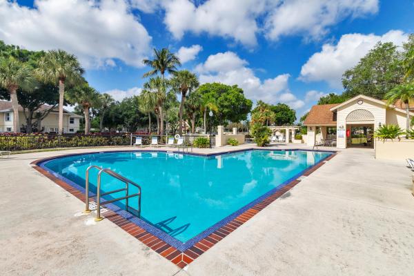 Wellesley At Lake Clarke Shores, 8142 Bridgewater Ct #42C, Lake Clarke Shores, Florida 33406, image 1