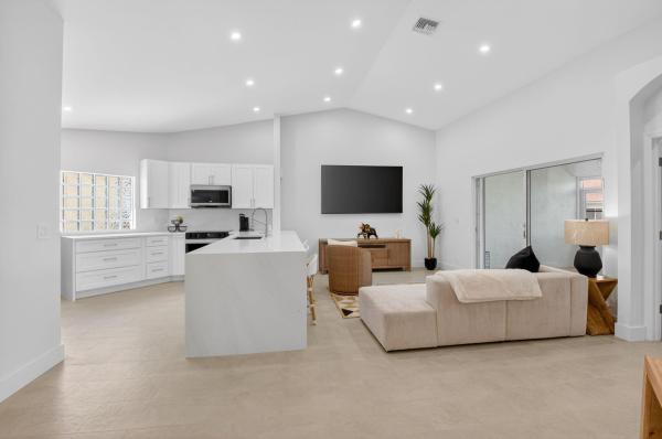 Floral Lakes, 6171 Floral Lakes Dr, Delray Beach, Florida 33484, image 2