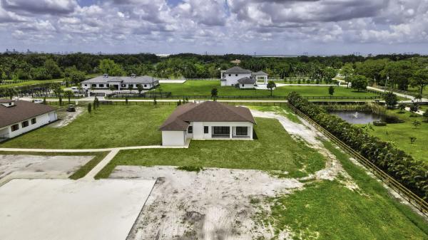 2324 Deer Run Trl, Loxahatchee, Florida 33470, image 1
