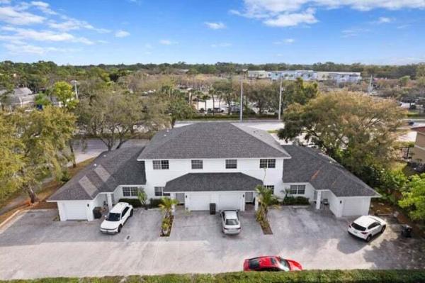 Sugar Pond Manor, 1434 Hawthorne Pl, Wellington, Florida 33414, image 2