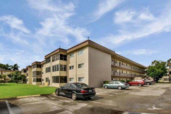 Lakeside Village, 705 Lori Dr #104, Palm Springs, Florida 33461, image 1