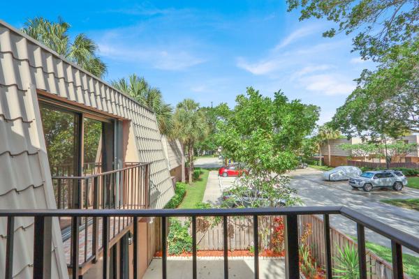 Village Of Sandalwood Lakes South, 6605 66th Way, West Palm Beach, Florida 33409, image 1