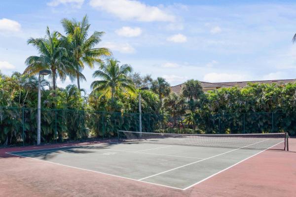 The Villas At Emerald Dunes, 6475 Emerald Dunes Dr #206, West Palm Beach, Florida 33411, image 2