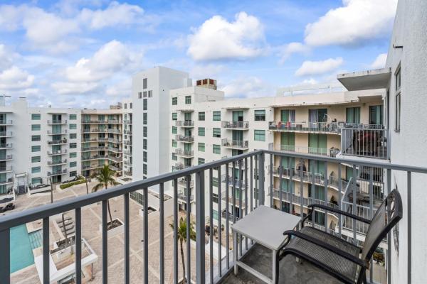 Hollywood Station, 140 S Dixie Hwy #1022, Hollywood, Florida 33020, image 3
