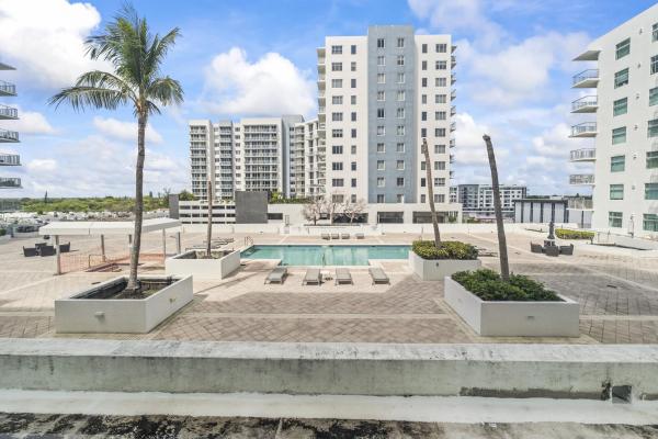 Hollywood Station, 140 S Dixie Hwy #1002, Hollywood, Florida 33020, image 3