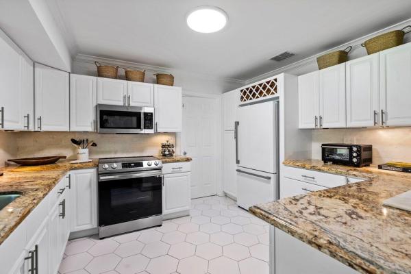 Coral Villas, 5221 NE 26th Ave, Lighthouse Point, Florida 33064, image 2