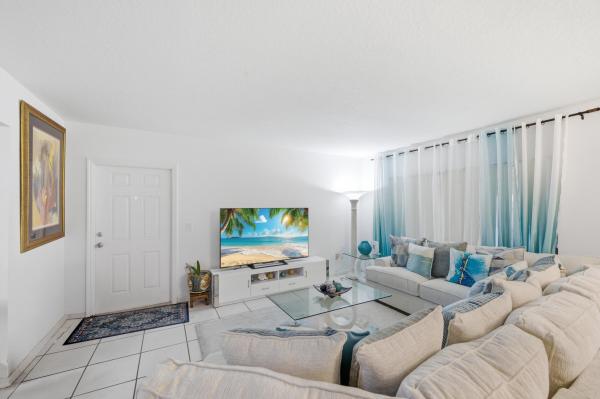 Weybridge Townhomes, 105 Weybridge Cir #A, Royal Palm Beach, Florida 33411, image 3