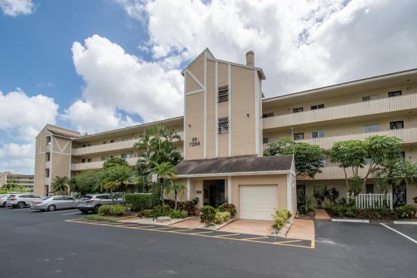 Huntington Lakes 3, 7286 Huntington Ln #408, Delray Beach, Florida 33446, image 2