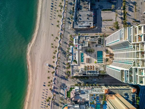 Las Olas Beach Club, 101 S Fort Lauderdale Beach Blvd #1406, Fort Lauderdale, Florida 33316, image 2