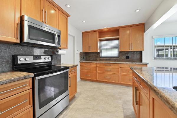 Palm Beach Leisureville, 2012 SW 17th Ave, Boynton Beach, Florida 33426, image 3