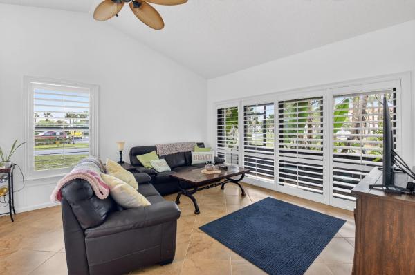 South Lake At Dos Lagos, 10 Via De Casas Sur #101, Boynton Beach, Florida 33426, image 3