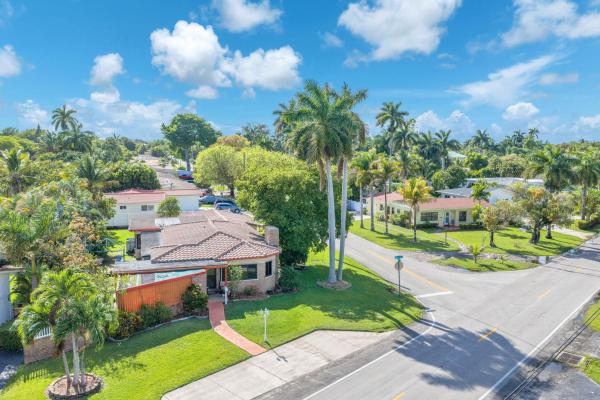 11490 W Biscayne Canal Rd, Unincorporated Dade County, Florida 33161, image 2