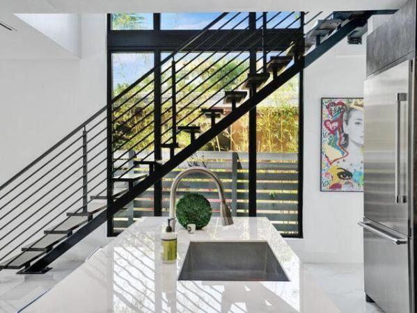 Livermore Estates, 2514 NE 21st St #A, Fort Lauderdale, Florida 33305, image 1