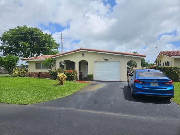 Crystal Lake Villas, 4460 NW 13th Ave, Deerfield Beach, Florida 33064, image 1