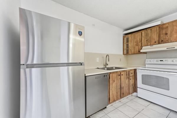 Springdale, 521 Springdale Cir, Palm Springs, Florida 33461, image 2