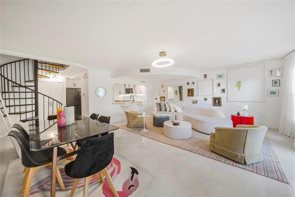 620 Tennis Club Dr #111, Wilton Manors, Florida 33311, image 2