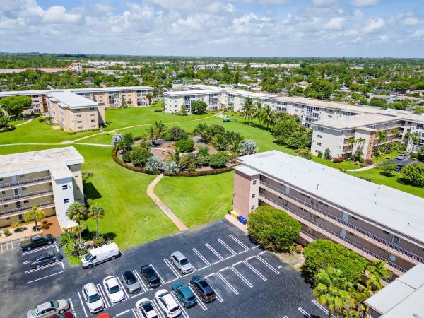 Village Royale Evergreen, 2615 NE 1st Ct #411, Boynton Beach, Florida 33435, image 2