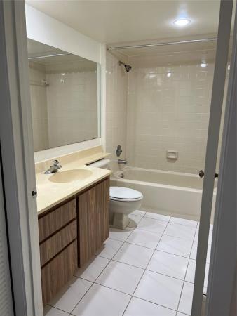 Whitehall Of Pine Island Ridge, 1526 Whitehall Dr #402, Davie, Florida 33324, image 3